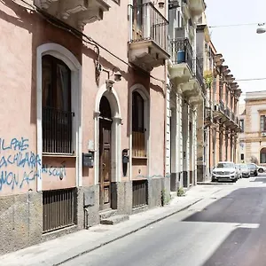 vecchio-bastione-bb-unico-ambiente-catania.catania-hotels.net/